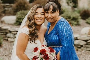 Luz Cuevas, madre de Delimar, nunca creyó que su hija había muerto en el incendio, lo que llevó a su inesperado reencuentro seis años después. (Instagram: @delimar_vera)