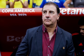 El entrenador Néstor Lorenzo y la selección Colombia hacen historia cal completar este sábado en Glendale (EE. UU.) un gran invicto: 27 partidos, de estos 24 bajo el mando del argentino - crédito /John G. Mabanglo/EFE/EPA