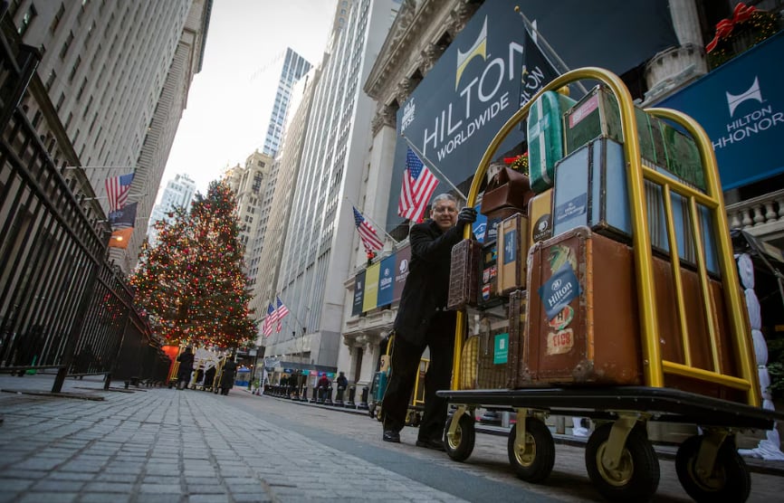 Las principales cadenas de hospedaje ajustan sus tarifas ante la expectativa de mayor afluencia, aunque la ocupación no refleja el repunte previsto (Reuters)