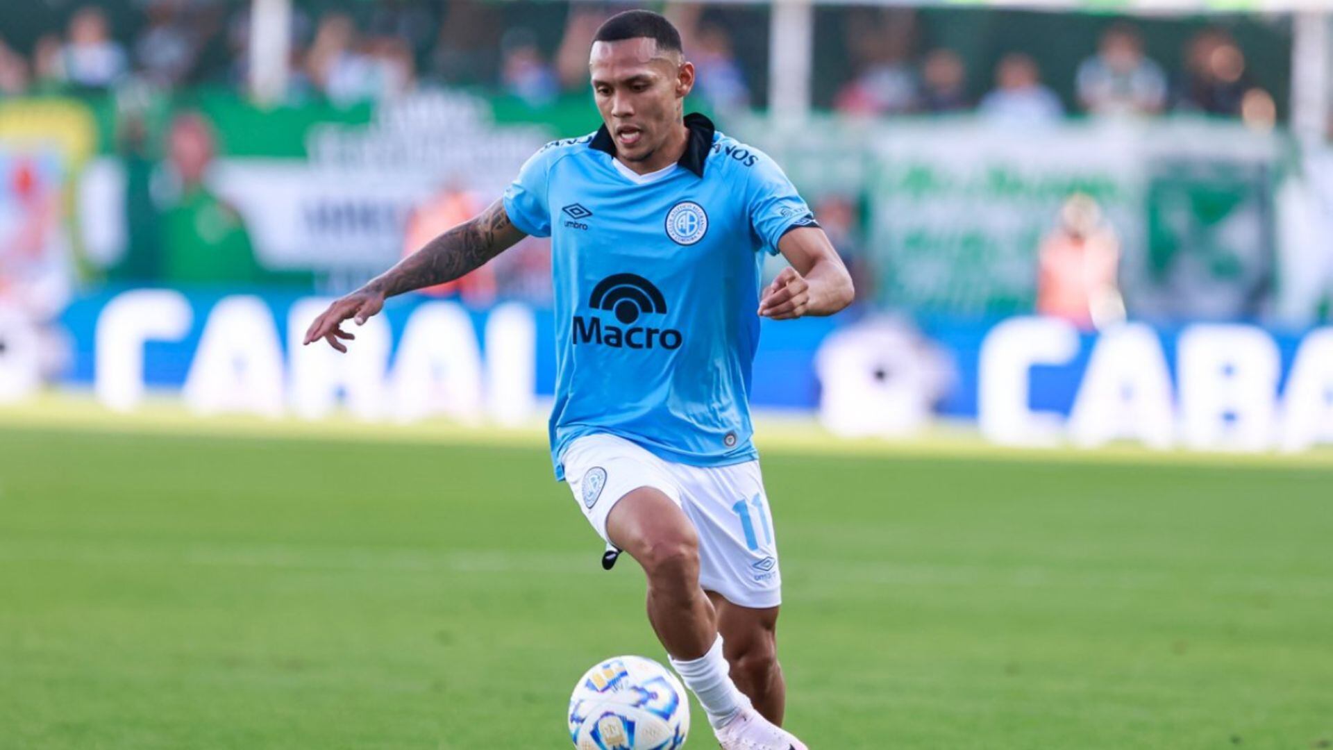 Bryan Reyna se ve más afuera que adentro en Belgrano. - Crédito: Difusión