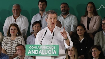 Feijóo eleva el tono contra Sánchez en el arranque de la precampaña en Andalucía : “La gente está harta de tener un presidente de Gobierno que es un trilero”