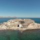 Llegaron en bote a una isla desierta y la transformaron en su hogar: hoy sus hijos viven de la pesca y los turistas curiosos