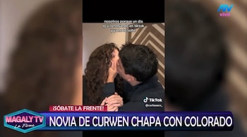 Carla Campos, pareja de Curwen: video la muestra bailando muy cerca de otro hombre en una discoteca, ¿se besaron? Captura: Magaly TV La Firme.