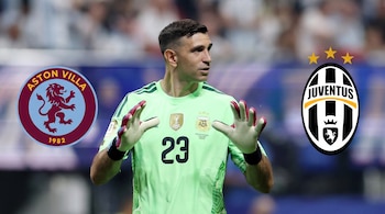 Emiliano Martínez, portero, con camiseta verde número 23, guantes rojos y blancos. A los lados, el escudo del Aston Villa y el de Juventus.