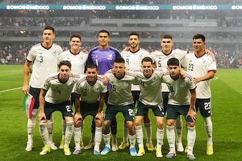 El once titular de México previo a un amistoso contra Portugal, el sábado 28 de marzo de 2026, en la Ciudad de México-crédito Fernando Llano/AP Foto