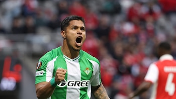 Juan Camilo “Cucho” Hernández no quedó del todo contento con Betis en la Europa League: “Daba impotencia”