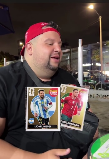 Además de las láminas del colombiano Luis Díaz y el francés Kylian Mbappé, las del argentino Lionel Messi y la del portugués Cristiano Ronaldo son de las más caras - crédito @ggambino19/IG