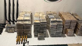 Pensión vehicular en Chiapas tenía media tonelada de cocaína, un arsenal y granadas: el cargamento estaría ligado al Cártel de Sinaloa