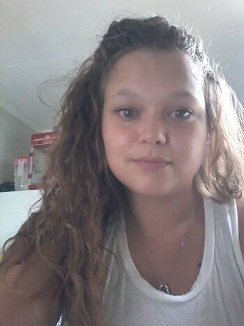 La mujer está en custodia