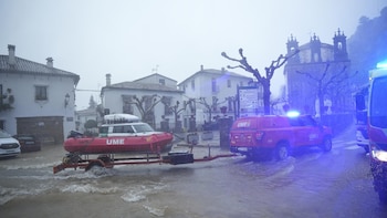 La borrasca obliga a desalojar