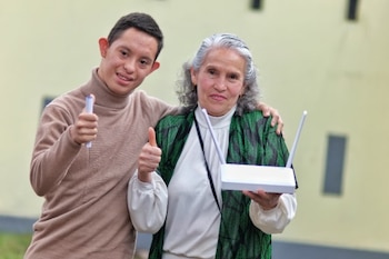 El beneficio de internet gratis está dirigido a familias de estratos 1 y 2, clasificadas entre A1 y C9 del Sisbén IV y con cobertura de ETB en su zona de residencia, manteniendo alta focalización social - crédito Secretaría de Integración Social