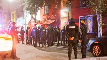 Al lugar del crimen también