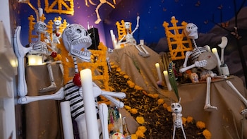 Un cementerio de Michoacán en Madrid: Casa de México celebra el Día de Muertos con su altar dedicado a Agustín Lara