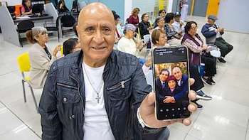 Pensionistas aprenden a usar tecnología e IA para mejorar su comunicación familiar. (Foto: ONP)