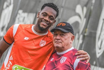 El técnico explicó que la rebeldía de Jhon Durán y Yáser Asprilla es normal debido a la etapa de la juventud que viven-crédito @envigadofc/Instagram