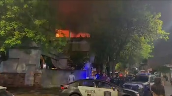 Investigan una presunta explosión e incendio en Villa Devoto: hay dos heridos