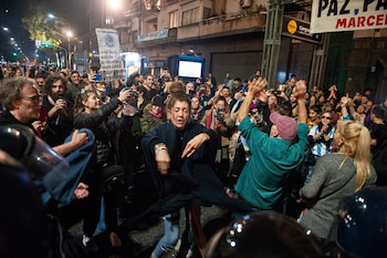 Los manifestantes permanecieron alrededor del