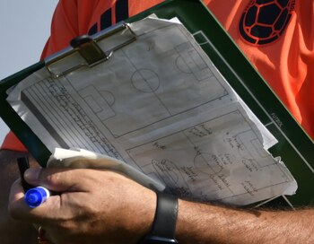 La selección Colombia parte como