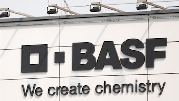 Basf lanza un oferta de compra por su competidor Evonik, valorado en 12.000 millones