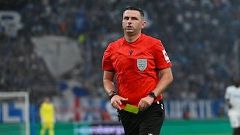 El inglés Michael Oliver arbitrará el PSG-Barça