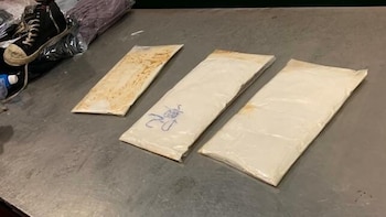 Cargamento de droga al interior de la maleta del tiktoker Modou Dodou Adams. (Foto: Ministerio Público)