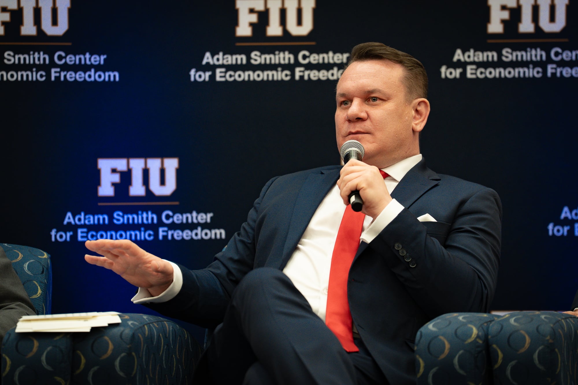 Dominik Tarczyski sostuvo que Vladimir Putin conserva una mentalidad soviética y advirtió que la continuidad del apoyo a Ucrania es clave para la seguridad de Europa. (Nacho Films)