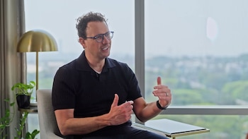 La inteligencia artificial desafía los límites humanos y obliga a repensar el futuro laboral y social