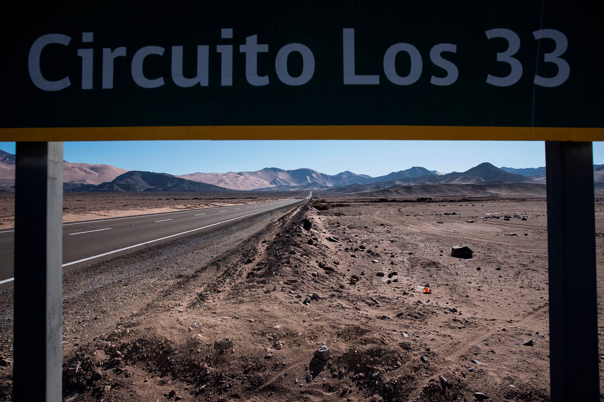 Fotografía de la zona desértica cercana a la mina San José, en Copiapó, Chile (EFE/ Alberto Valdes)