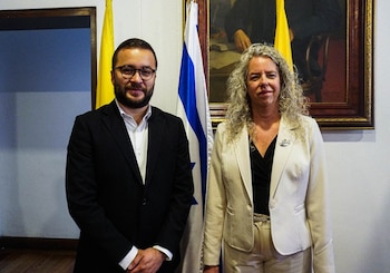 La embajadora Aisen y el concejal Andrés Barrios conmemoraron la masacre del 7 de octubre de 2023 en el Concejo de Bogotá - crédito @ConcejoDeBogota/X