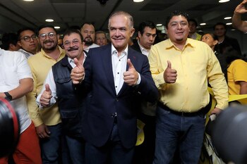 El senador Miguel Ángel Mancera se registró como aspirante a la candidatura presidencial de la oposición. Foto: Facebook, @MiguelAngelMancera