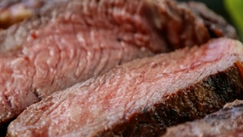 Desmienten a Gustavo Petro y confirman por qué el aumento del salario mínimo es el culpable del alto precio de la carne en Colombia