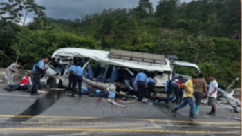 Tragedia en Honduras: Siete policías mueren y más de 20 resultan heridos en fatal accidente con rastra en Comayagua