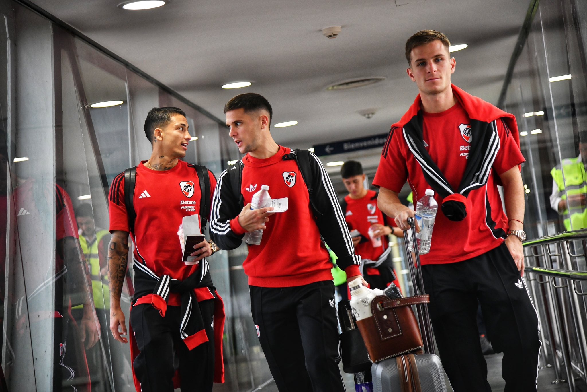El plantel de River Plate rumbo a Venezuela para enfrentarse al Carabobo en la Copa Sudamericana (@RiverPlate)