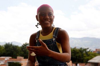 La cantante colombiana Mabiland habla durante una entrevista con Efe, el 3 de septiembre de 2021, en Medellín (Colombia). EFE/Luis Eduardo Noriega A.