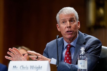 El secretario de Energía Chris Wright detalló un proceso de conversión formal que habilita a buques reacondicionados a trasladar crudo no sancionado. (REUTERS/Elizabeth Frantz)