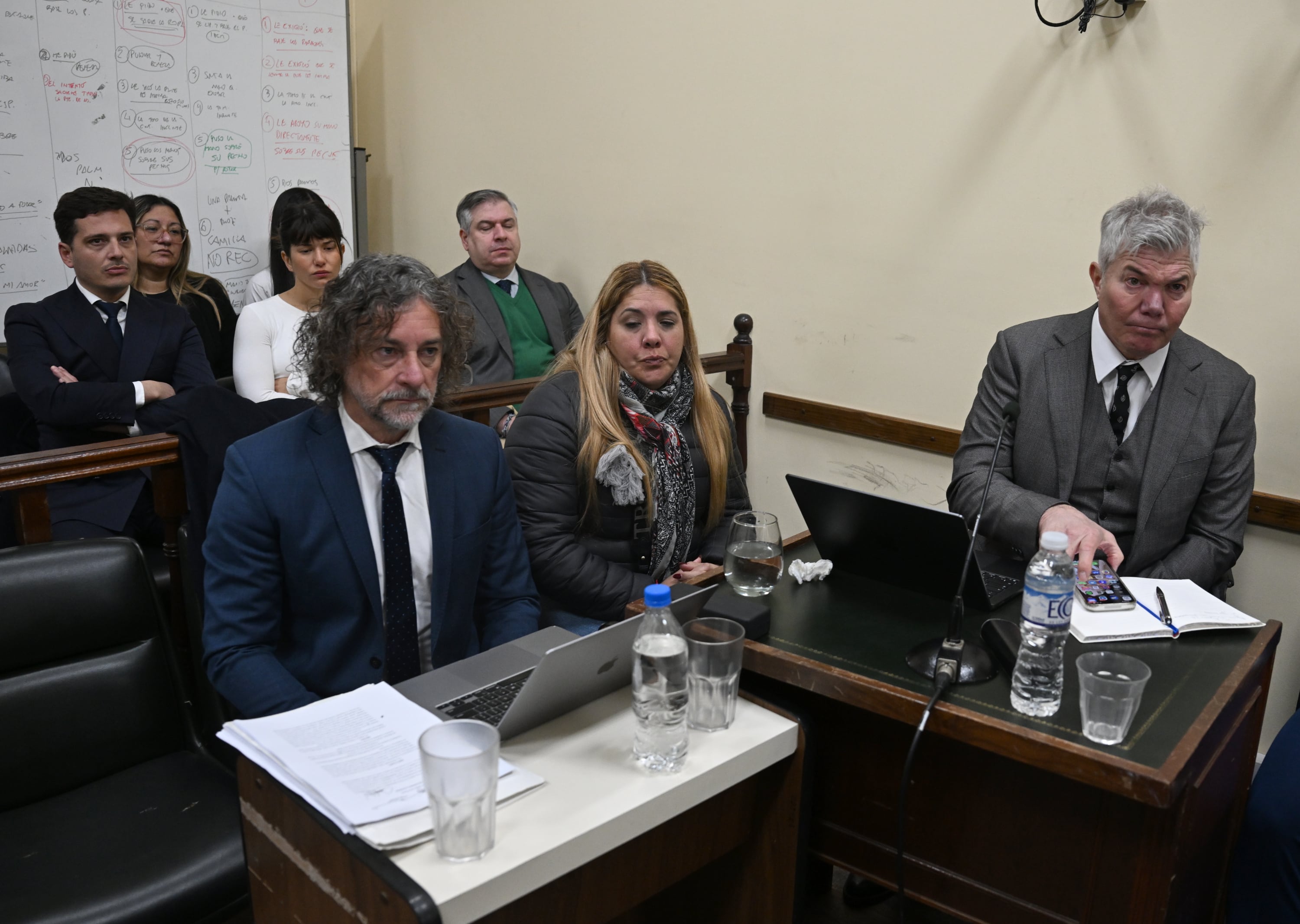 Fabián Améndola y Fernando Burlando junto a Verónica Román, segunda pareja de Díaz y querellante en la causa (Maximiliano Luna)