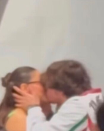 Samadhi Zendejas y Gabito Ballesteros se besan tras un concierto del cantante