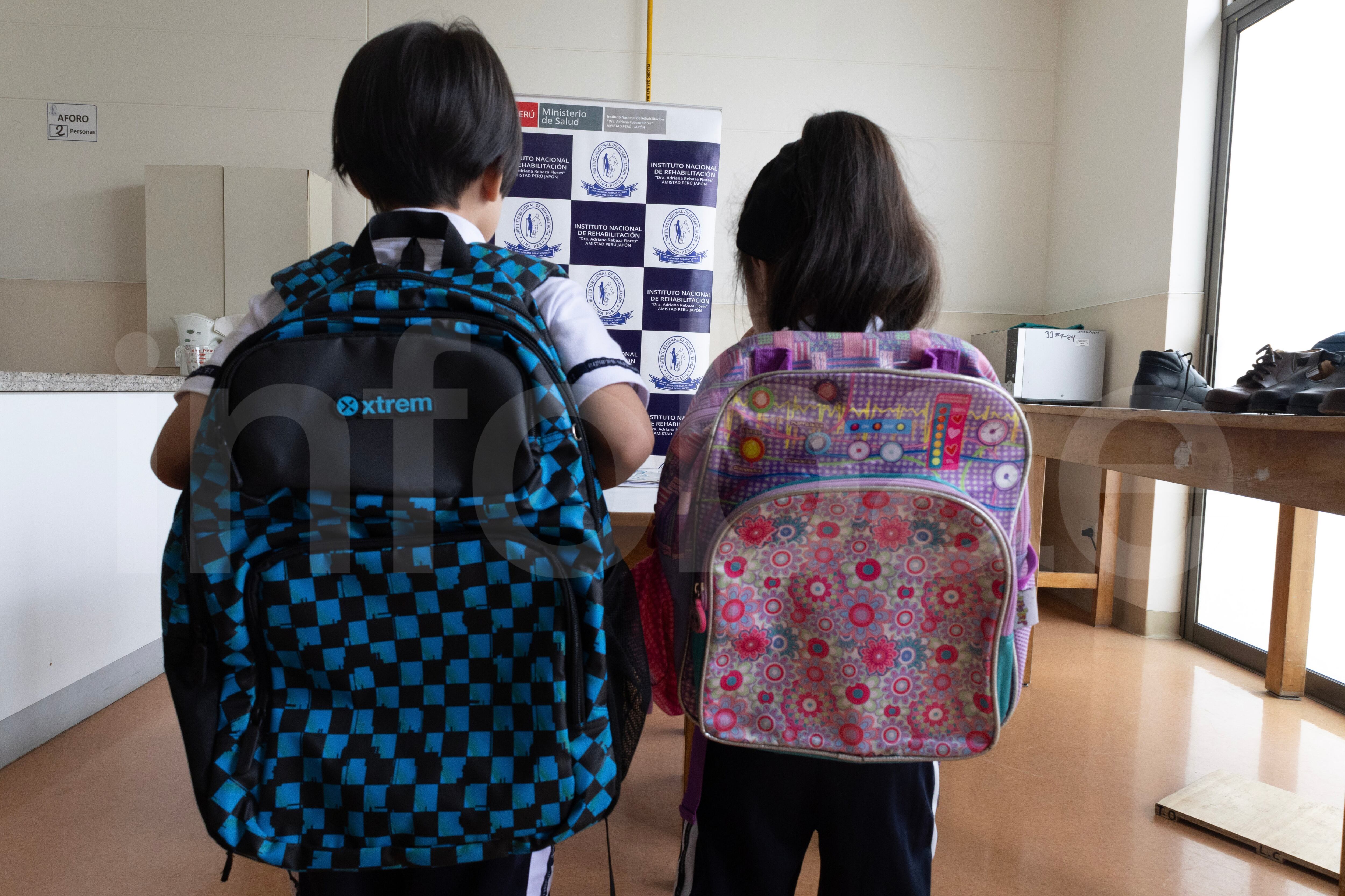 Es fundamental elegir una mochila con buen soporte y los zapatos en la talla adecuada para que no sea incomodo al realizar las actividades.