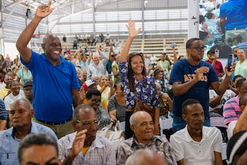 El presidente de República Dominicana afirmó que los títulos de propiedad convierten a las familias en propietarias legales y les permiten acceder al sistema financiero formal. (Foto cortesía Presidencia de la República Dominicana)