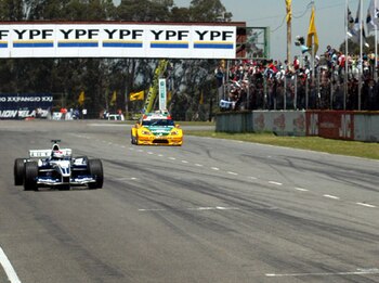 El Williams de F1 acelerando