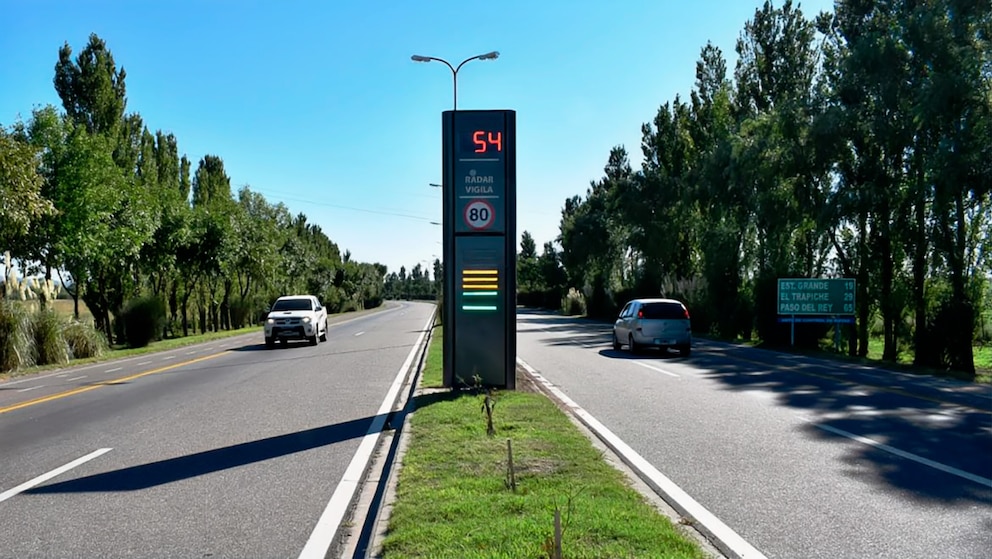 Control de velocidad al manejar: buscan remplazar radares fijos por un sistema de medición por tramos Control de velocidad al manejar: buscan remplazar radares fijos por un sistema de medición por tramos