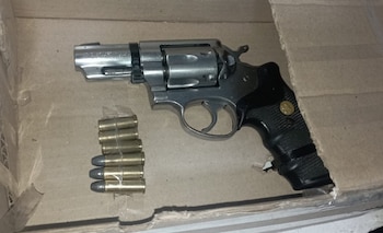 El presunto responsable se entregó a las autoridades y puso a disposición el arma utilizada, un revólver calibre .38 - crédito Alcaldía de Manizales