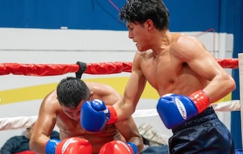 Wyatt Trujillo, boxeador guatemalteco, entrena en un gimnasio acondicionado en el garaje de su casa en Mixco con la meta de llegar a ser campeón mundial de peso supermediano.
