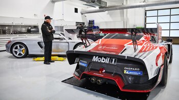 Bob Ingram junto a algunos