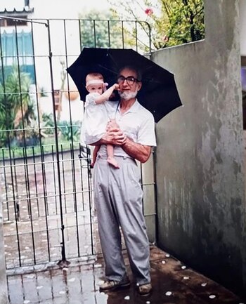 Daniel con su primera nieta,