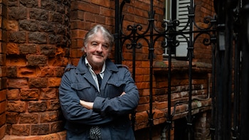 John Connolly, escritor: “Soy como un cuervo, busco cosas brillantes para robarlas y usarlas, aunque sean terribles”