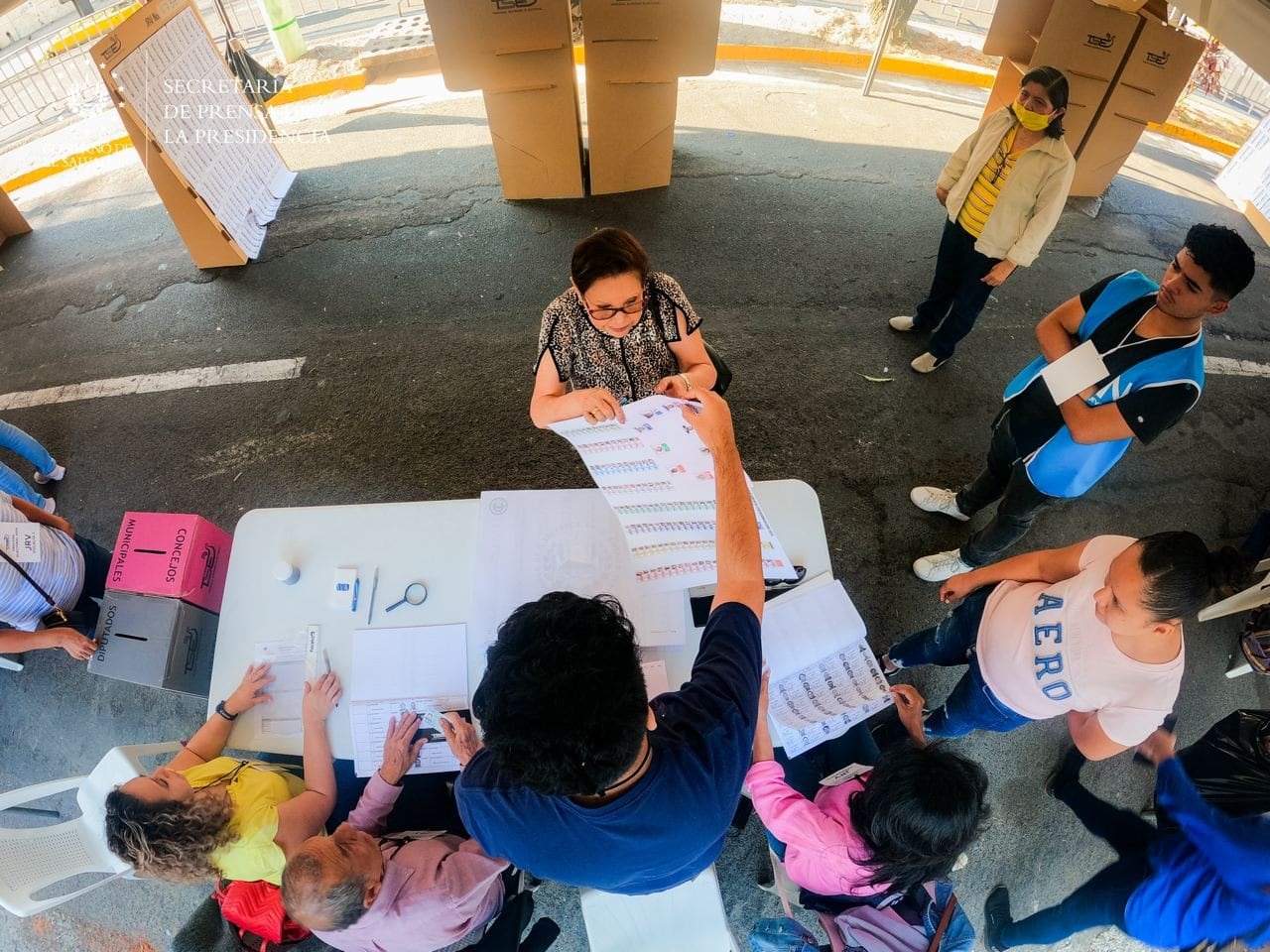 El 59.7% de la población encuestada dijo no tener preferencia por ningún partido político, según el estudio del IUDOP. (Foto: Secretaría de Prensa)