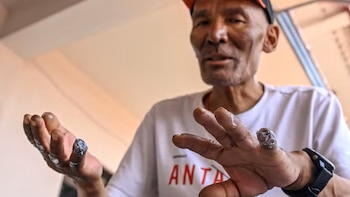 La historia del guía nepalí que sobrevivió 6 días perdido en el Everest y salió de una grieta gracias a una avalancha