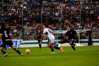Florencia Sánchez, jugadora de Gimnasia y Esgrima La Plata (dorsal 9). EFE/Gimnasia y Esgrima La Plata
