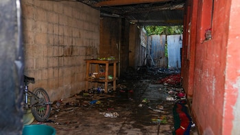 Sofocan incendio dentro de una